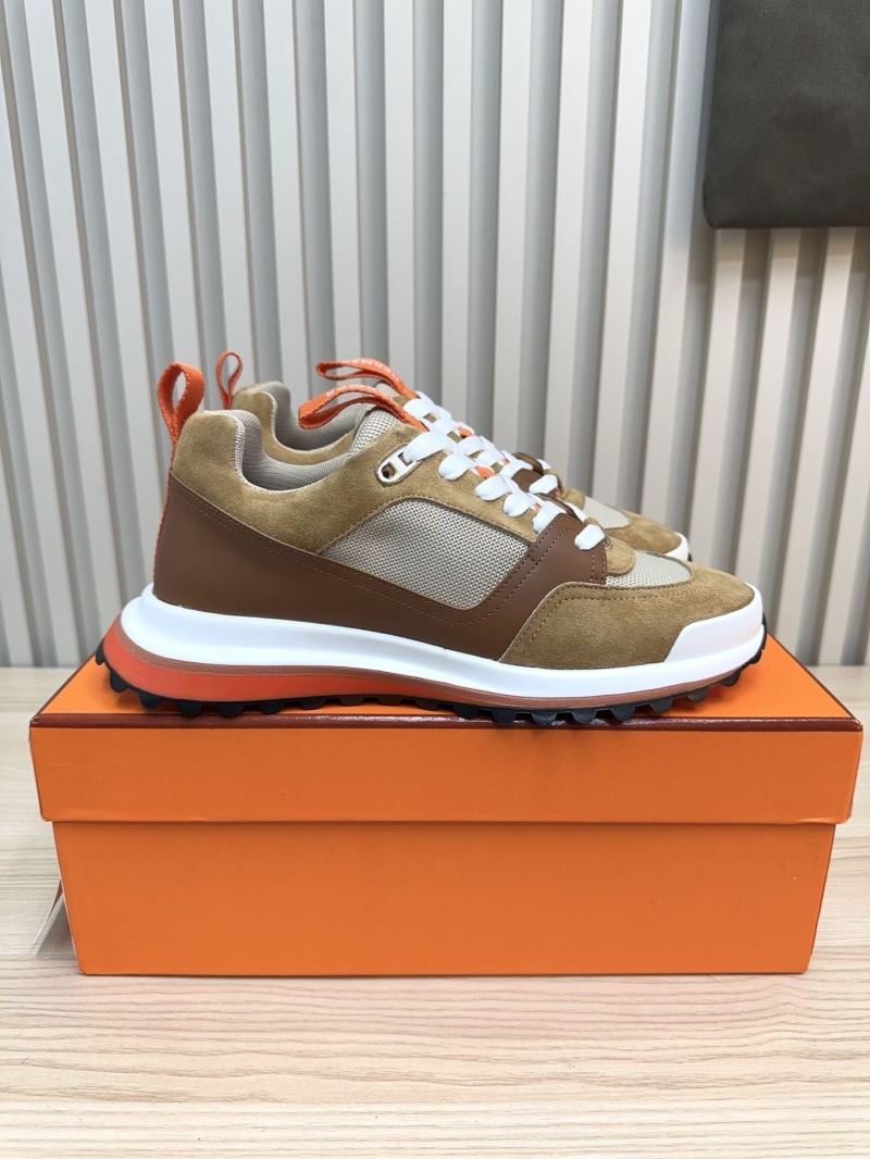 H**me5 sneaker